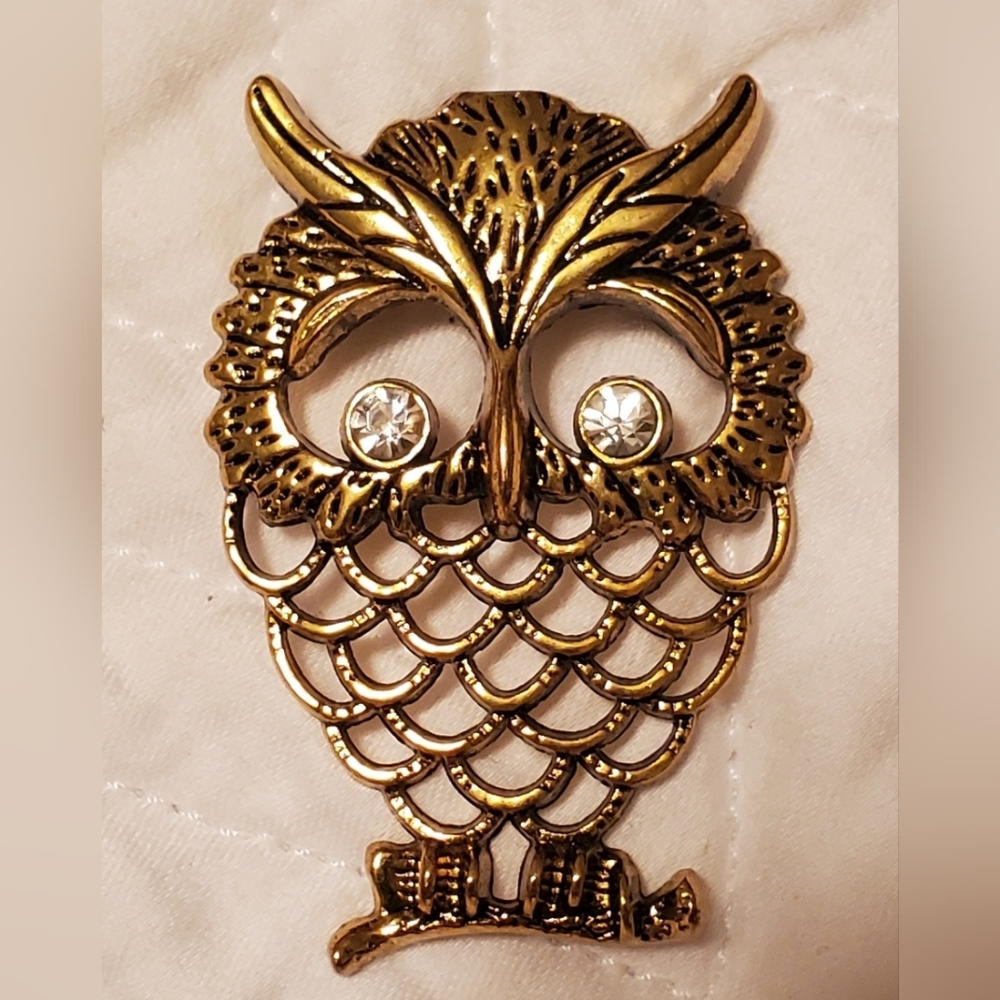 Vintage Gold Tone Owl Brooch/Pin